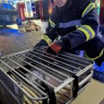 FW-NE: Wohnung im 3. OG in Vollbrand | Zwei Personen & zwei Katzen durch Feuerwehr gerettet