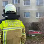 FW Dresden: Kellerbrand in einem Mehrfamiliengebäude