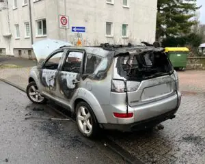 FW-MH: Zwei gemeldete Fahrzeugbrände