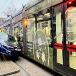 FW-GE: Verkehrsunfall PKW und Straßenbahn mit drei Verletzten in Gelsenkirchen Erle