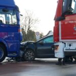FW Celle: Verkehrsunfall PKW gegen LKW