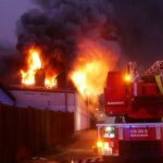 FW Celle: Wohngebäudebrand in Celle – Feuerwehr im Großeinsatz!