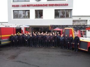 FW Grevenbroich: Grevenbroicher Feuerwehrleute übergeben nach Bart-Aktion über 7000 Euro an Stiftung