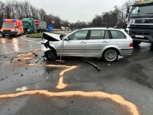 FW-EN: Verkehrsunfall auf der B326