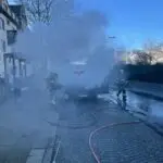FW-E: PKW geht während der Fahrt in Flammen auf - keine Verletzten