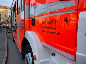 FW Stuttgart: Zwei Schwerverletzte nach Wohnungsbrand