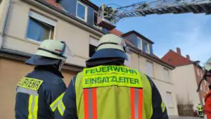 FW Celle: Geschossdecke durchgebrannt – Feuer in Mehrparteienhaus!