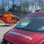 FW-E: Rettungswagen verunfallt auf Einsatzfahrt mit einem PKW – eine Person verletzt