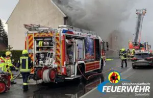 FW-MG: Entstehungsbrand in der 3.Etage eines Mehrfamilienhauses