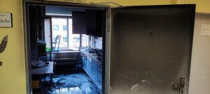 FW-DO: Feuer in einer Schule in Dortmund – Derne zerstört Schulküche