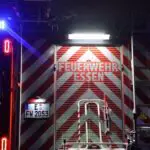 FW-E: Innerhalb von 13 Minuten brennen mehrere PKW in Essen-Katernberg, Unruhige Nacht für die Feuerwehr Essen