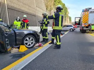FW-BN: Verkehrsunfall auf der B42