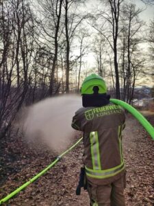 FW Konstanz: Flächenbrand im Wald
