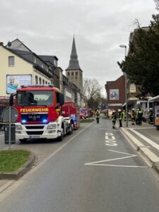 FW-Erkrath: Gasausströmung an der Kreuzstraße