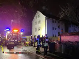 FW-BO: Feuer in einem Mehrfamilienhaus mit einem Brandtoten