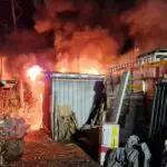FW-E: Überseecontainer eines Gartenbaubetriebes geht in Flammen auf