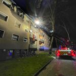 FW Bergheim: Kellerbrand in Bergheim – Feuerwehr rettet Familie von Balkon