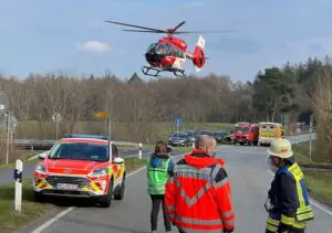 FW-RD: Erneut schwerer Unfall auf der B430 – Fünf Menschen zum Teil schwer verletzt