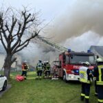 FW Königswinter: Dachstuhlbrand fordert Feuerwehr in Königswinter-Niederdollendorf