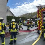 FF Bad Salzuflen: Waschmaschine brennt in Wüsten / Freiwillige Feuerwehr Bad Salzuflen ist mit 35 Kräften im Einsatz