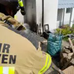 FW Bremerhaven: Mikrowelle und Unrat in Flammen
