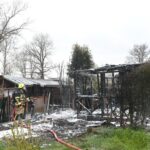 FW-PI: Pinneberg: Gartenlaube abgebrannt – Feuerwehr verhindert Übergreifen auf weitere Häuschen