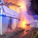 FW-RD: Brennende Lagerhaller löst Großeinsatz in Rendsburg aus – 60 Einsatzkräfte waren im Einsatz