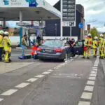 FW Grevenbroich: Zwei Verkehrsunfälle in zwei Stunden / PKW überschlagen - Zusammenstoß vor der Tankstelle