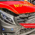 FW Dresden: Notarzteinsatzfahrzeug verunglückt auf Einsatzfahrt