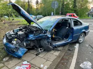 FW-EN: Schwerer Verkehrsunfall mit vier Verletzten und ausgelöster Rauchwarnmelder