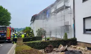 FW-EN: Kellerbrand in Niedersprockhövel und Landung eines Rettungshubschraubers