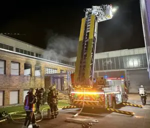 FW-DO: Feuer in einem Bürogebäude
