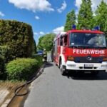 FFW Schiffdorf: Heckenbrand sorgt für Einsatz der Feuerwehr – Anwohner können Schlimmeres verhindern