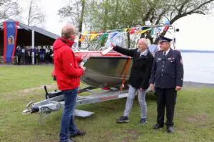 FW-RD: Feierliche Übergabe des Rettungsbootes in Bünsdorf „Hein“ wurde es getauft