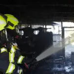 FW-RD: Brennende Scheune löst Großeinsatz aus – 80 Einsatzkräfte in Groß Buchwald im Einsatz