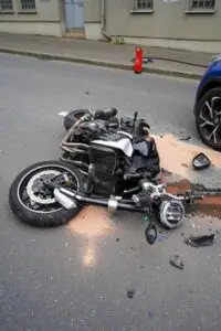 FW-EN: Schwerer Motorradunfall: Motorrad kollidiert mit PKW