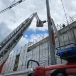 FW Celle: Arbeiter von Dach gerettet!