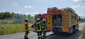 FW-LEV: Pkw brennt im Autobahnkreuz Leverkusen