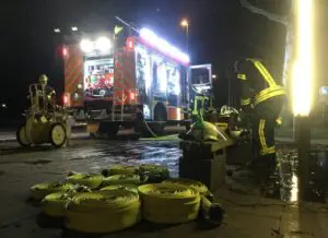 FW-BN: Feuerwehr löscht Balkonbrand mit Gartenschlauch
