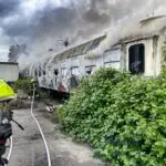 FW-NE: Feuer in einem alten Bahnwaggon | Keine Verletzten