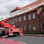 FW Celle: Feuer im Dachstuhl in der Heese