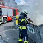 FW-EN: Feuerwehr löscht Containerbrand