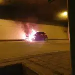 FW Stuttgart: Brand im Kappelbergtunnel – PKW im Vollbrand – Feuerwehr Fellbach löscht den PKW