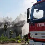 FW Celle: Brennt Holzschuppen – Feuerwehr verhindert Brandausbreitung!