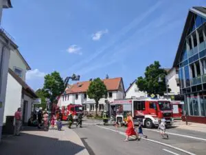 FW Pforzheim: Wohnungsbrand in Huchenfeld