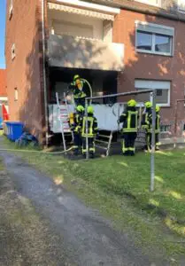 FW-OB: Balkonbrand im Hinterhof