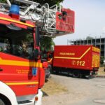 FF Bad Salzuflen: Brand zerstört Carport auf Firmengelände in Bad Salzuflen / Freiwillige Feuerwehr verhindert durch schnelles Eingreifen schlimmeres