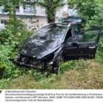 FW-M: Verkehrsunfall – Fahrzeug landet im Grünstreifen (Obersendling)