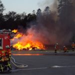 KFV-CW: 100 Einsatzkräfte bekämpfen Großbrand auf der Mülldeponie – Keine Verletzten