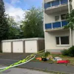 FW Ratingen: Kellerbrand in Mehrfamilienhaus, Treppenraum verraucht